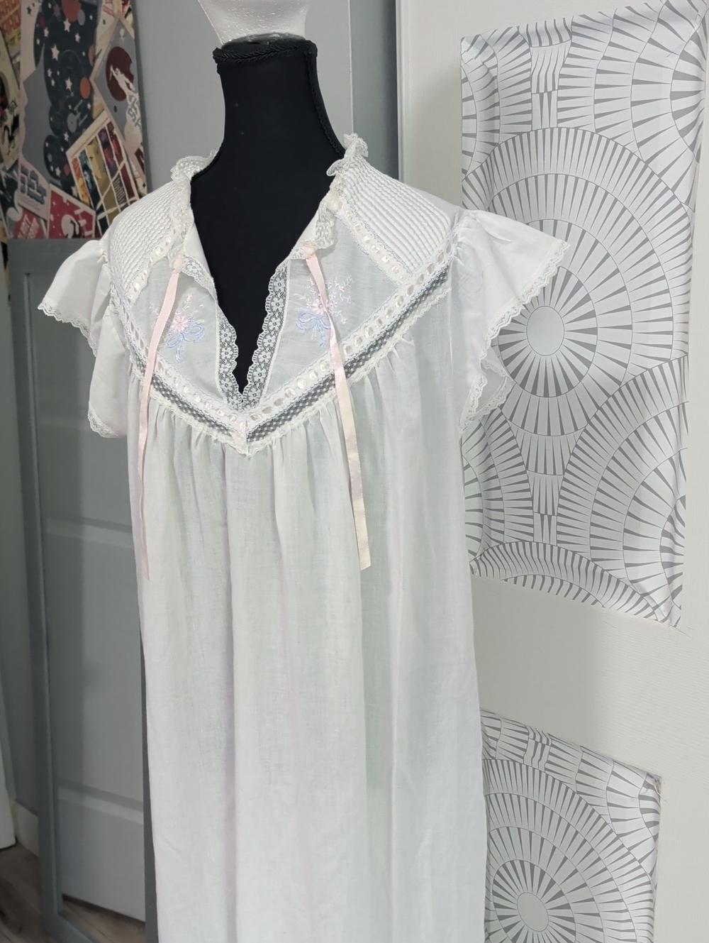 Vintage White Lace-Trim Cotton Nightgown with Ribbon Accent - Picture 6 of 7